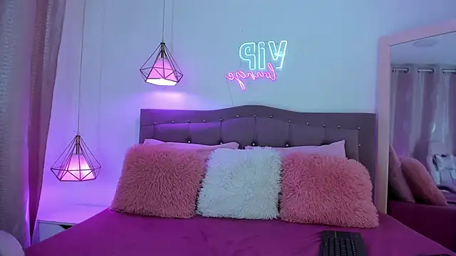 Sophie stars online show from September 2025 03:28:02 AM