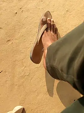 INTERNATIONAL0001 online show from November 2025 04:00:01 AM