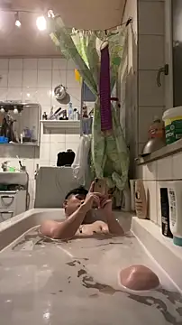 Snapshot of Kingpowerlittel chatting on December 2025 04:48:02 PM Kingpowerlittel online show from December 2025 04:48:02 PM