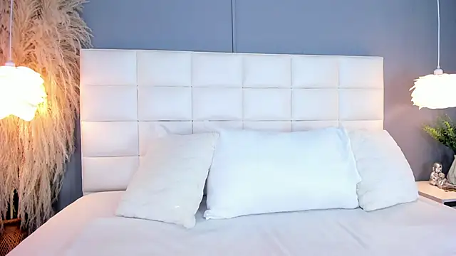 MiaVixen  online show from November 2025 04:55:01 AM