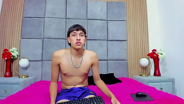 ChanellandMax online show from September 2025 01:14:02 PM