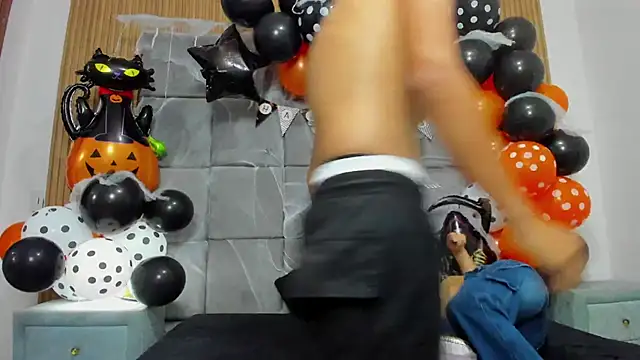 ChanellandMax online show from October 2025 07:30:02 PM