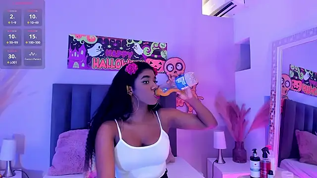 KendraChavez  online show from October 2025 10:52:01 PM