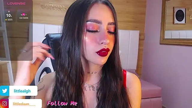 Snapshot of Abril_Velvet_a_ chatting on October 2025 01:08:02 PM Abril Velvet a online show from October 2025 01:08:02 PM