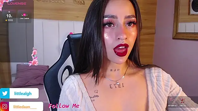 Snapshot of Abril_Velvet_a_ chatting on October 2025 07:46:02 PM Abril Velvet a online show from October 2025 07:46:02 PM