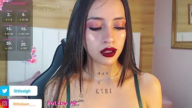 Snapshot of Abril_Velvet_a_ chatting on November 2025 12:50:02 PM Abril Velvet a online show from November 2025 12:50:02 PM