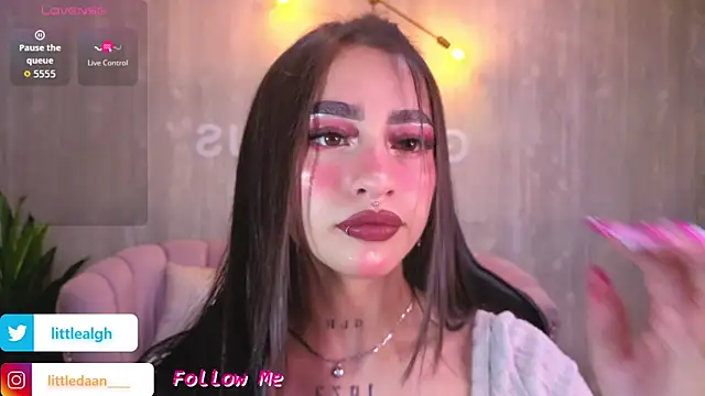 Snapshot of Abril_Velvet_a_ chatting on November 2025 01:11:01 PM Abril Velvet a online show from November 2025 01:11:01 PM