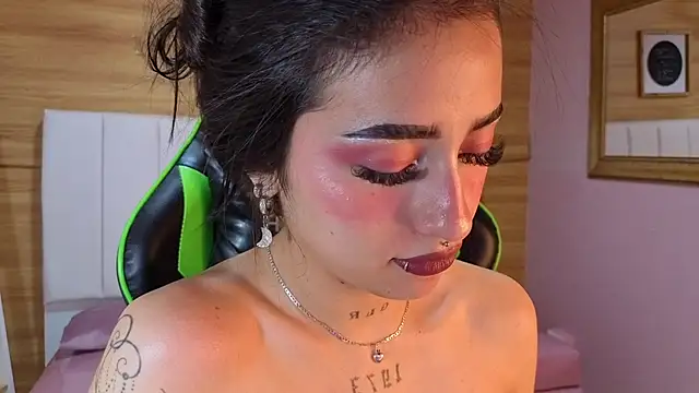 Snapshot of Abril_Velvet_a_ chatting on November 2025 01:27:02 AM Abril Velvet a online show from November 2025 01:27:02 AM