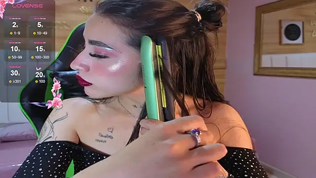 Snapshot of Abril_Velvet_a_ chatting on November 2025 07:35:01 PM Abril Velvet a online show from November 2025 07:35:01 PM