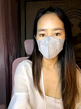 TiNa 04 online show from October 2025 10:33:02 PM