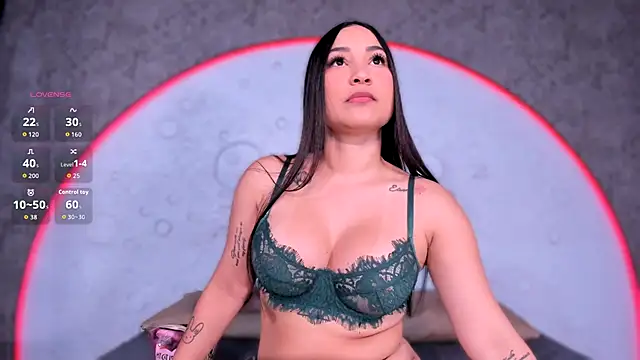 ReinaChloe online show from December 2025 04:58:02 PM