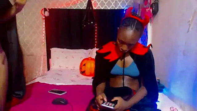 LonelyQueenxx25 online show from October 2025 07:26:02 PM