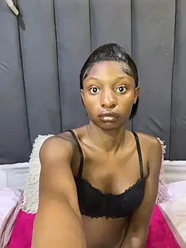 Snapshot of LonelyQueenxx25 chatting on July 2026 11:00:01 PM LonelyQueenxx25 online show from July 2026 11:00:01 PM