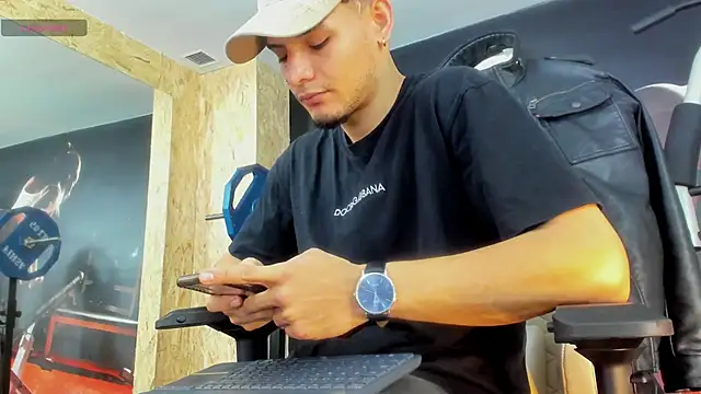 Snapshot of AlessandroKiing chatting on September 2025 04:19:02 PM AlessandroKiing online show from September 2025 04:19:02 PM