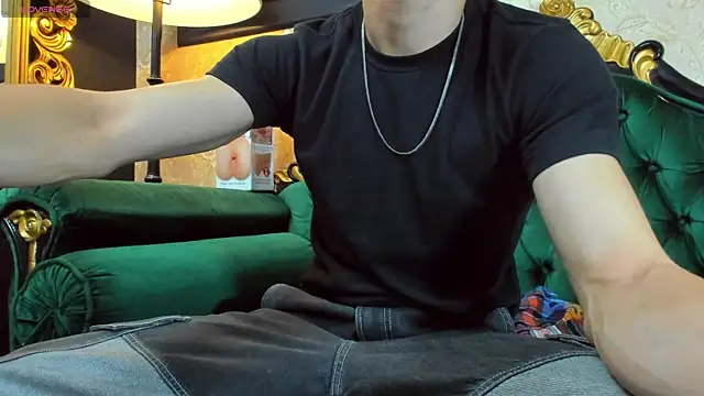 Snapshot of AlessandroKiing chatting on March 2026 09:15:01 PM AlessandroKiing online show from March 2026 09:15:01 PM