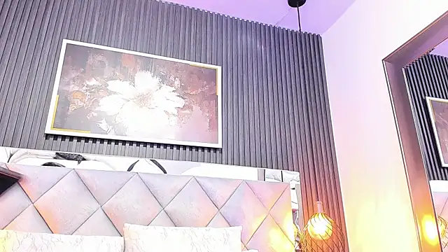 Luna Naughty1 online show from October 2025 02:50:01 PM