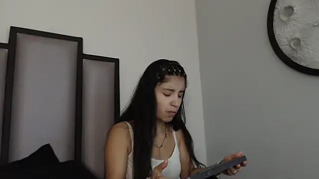 Lucy-23 online show from January 2026 04:50:02 AM