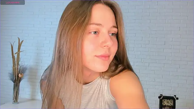 Milla Vegga online show from October 2025 01:29:01 PM