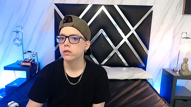 SpencerMontgomery online show from November 2025 04:33:01 PM