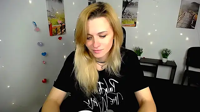 PeppyMia online show from November 2025 06:57:02 AM