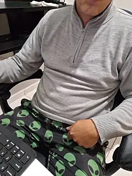 Carloskasado online show from October 2025 08:29:02 PM