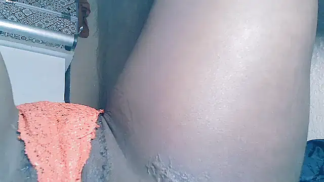 Snapshot of Chloe2001 chatting on September 2025 10:44:02 PM Chloe2001 online show from September 2025 10:44:02 PM