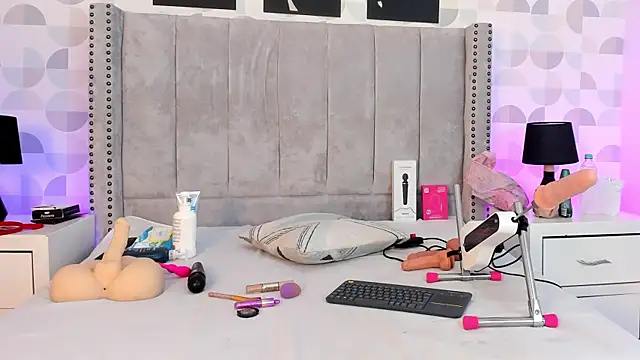 cristhi esterling online show from November 2025 12:18:01 PM