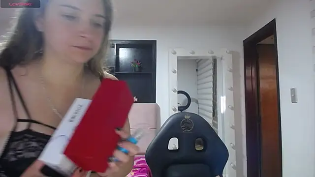 Agatha bellucci  online show from January 2026 01:03:01 PM