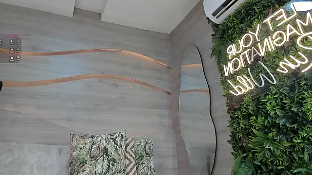 Alma Leon online show from September 2025 07:19:02 PM