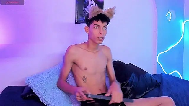 Room 69x online show from September 2025 12:18:01 PM