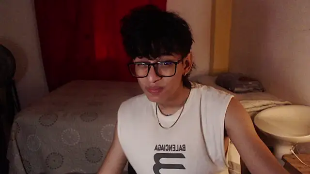 Snapshot of sung_yol chatting on November 2025 06:18:02 PM sung yol online show from November 2025 06:18:02 PM