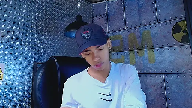 AlanCutee online show from September 2025 11:24:02 AM