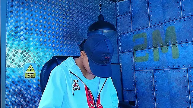 AlanCutee online show from November 2025 11:56:02 AM