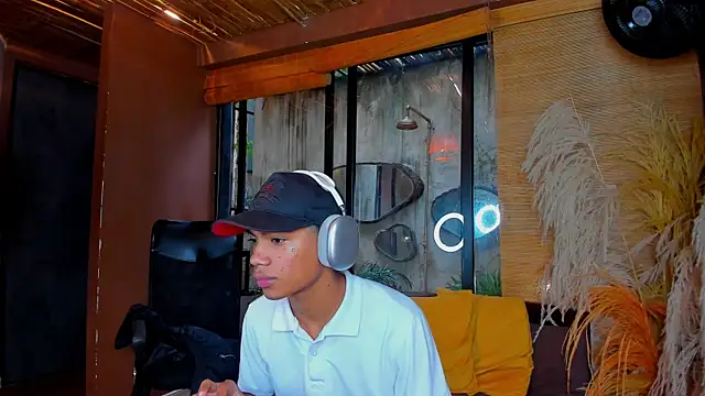 AlanCutee online show from December 2025 01:51:01 PM