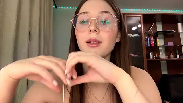 Adel strongwoman online show from December 2025 07:53:02 PM