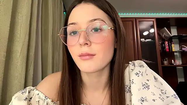 Adel strongwoman online show from December 2025 03:17:02 PM