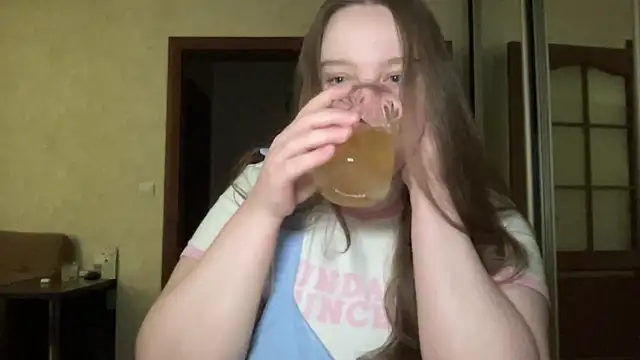 Snapshot of Alice898 chatting on October 2025 03:53:01 PM Alice898 online show from October 2025 03:53:01 PM