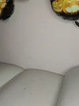 KARISHMA-STRIP online show from October 2025 06:20:01 PM