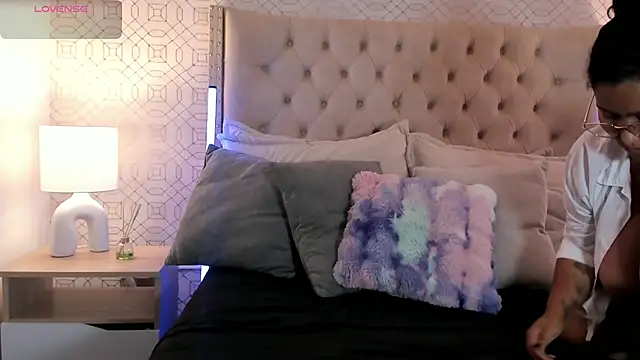 BellaNixs online show from November 2025 03:23:01 AM