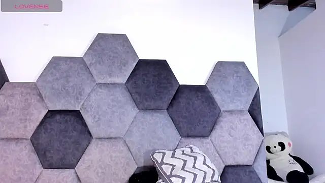 BellaNixs online show from April 2026 01:41:01 PM