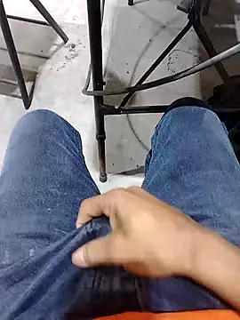 Alaver2587 online show from February 2026 01:51:02 PM