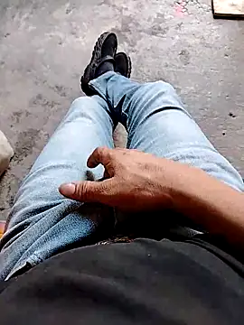 Alaver2587 online show from March 2026 06:22:02 PM