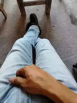 Alaver2587 online show from March 2026 06:41:01 PM