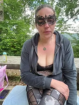 Nadja Noir online show from May 2026 03:00:01 PM