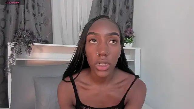 Mistt Mia online show from October 2025 07:54:01 PM