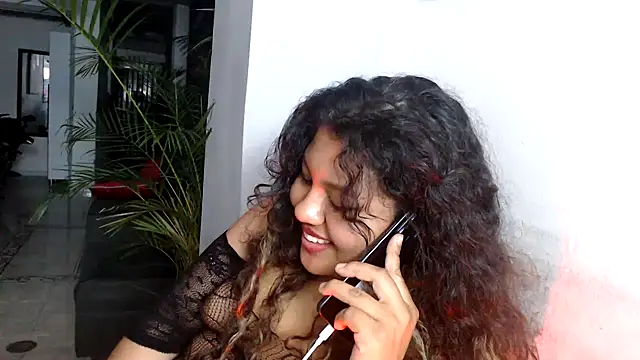 CloeStron online show from October 2025 12:32:01 AM