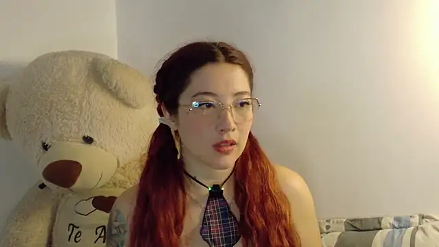 Snapshot of lunnaa_ chatting on May 2026 04:07:01 AM lunnaa online show from May 2026 04:07:01 AM