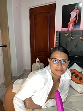 ema zoe online show from October 2025 12:02:02 AM