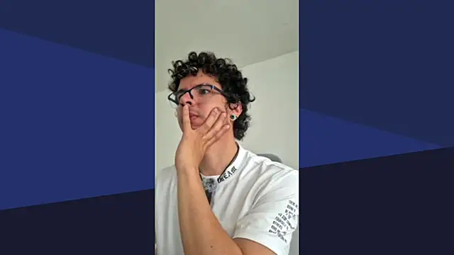 HotZiam online show from April 2026 05:51:02 PM