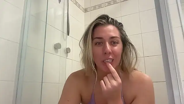 louiseberkeley online show from December 2025 01:55:02 AM